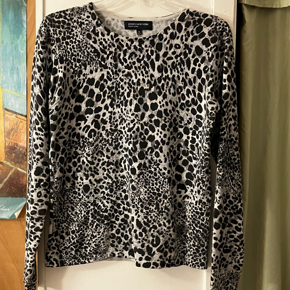 4/$20 Jones  New York Silk  Black and Gray Animal-Print Long Sleeve Tee M